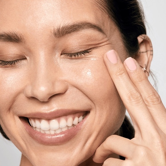 Nutricentials Vitamin C + Collagen Serum - Yellow - Picture 4 of 5